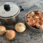 A pot, 3 onion, a bowl with onion skins